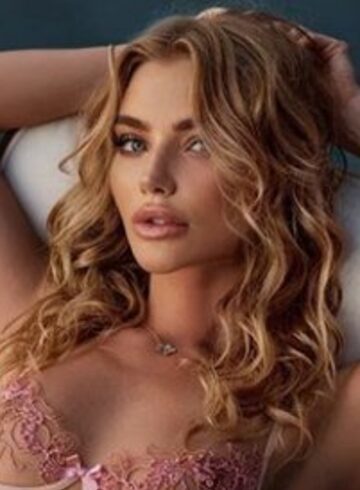 Knightsbridge blonde Cindy london escort
