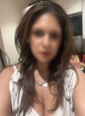 Edgware Road busty Arya london escort