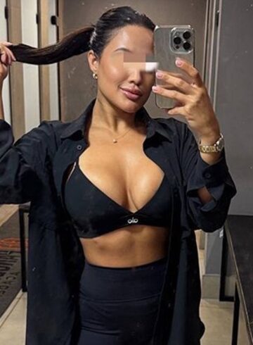 Mayfair busty Flokita london escort
