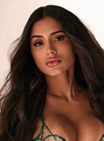 Chelsea party-girl Petra london escort