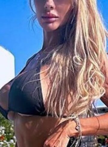 Mayfair blonde Thalia london escort