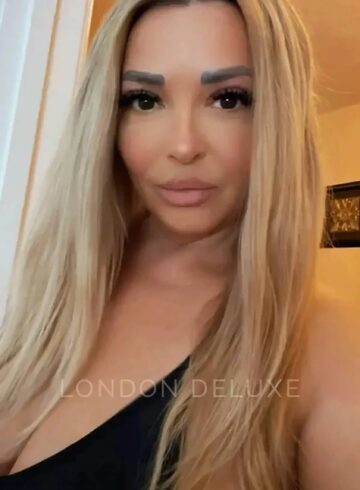 Bayswater blonde Sandy london escort