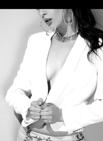 Outcall Only brunette Mendi london escort