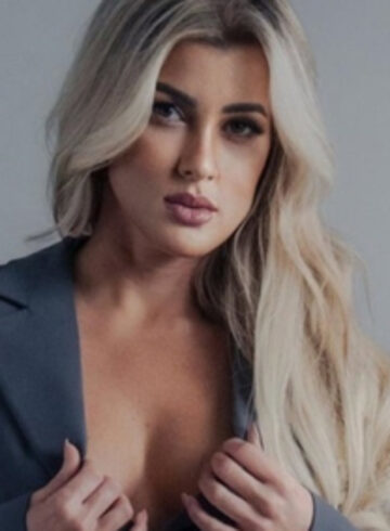 Mayfair blonde Pamela london escort
