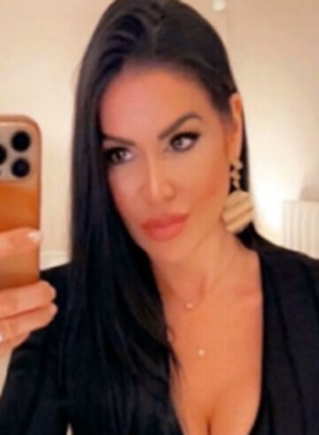 Mayfair brunette Kim london escort