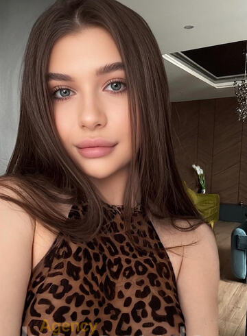 Kensington party-girl Miracle london escort