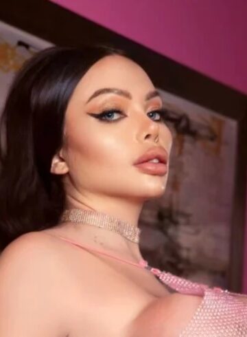 Earls Court party-girl Nicol Loveee london escort