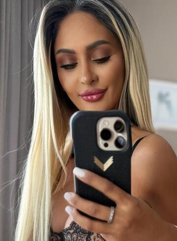 Earls Court petite Valery london escort