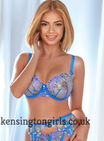 Bayswater pornstar Canarina london escort
