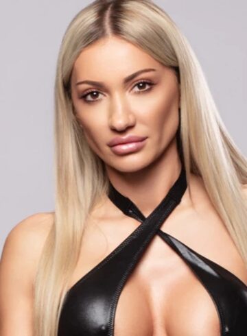 Mayfair blonde Mistress Abril london escort