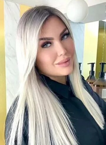 Bayswater party-girl Monik london escort