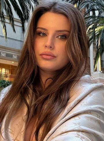 Bayswater brunette Isola london escort