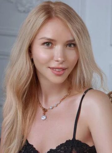 South Kensington blonde Star london escort