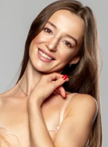 Gloucester Road brunette Vivida london escort