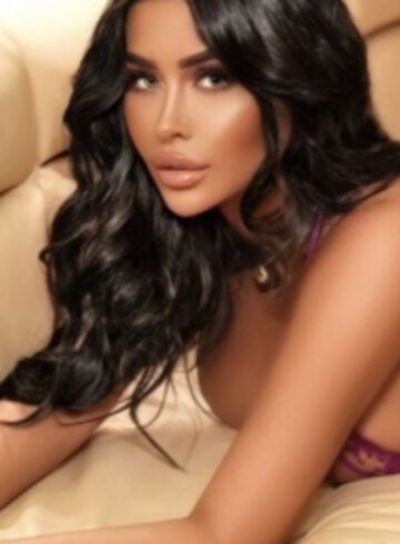 Mayfair brunette Emily london escort