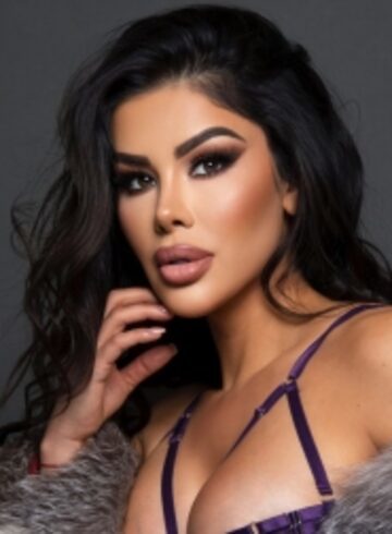 Kensington petite Teresa london escort