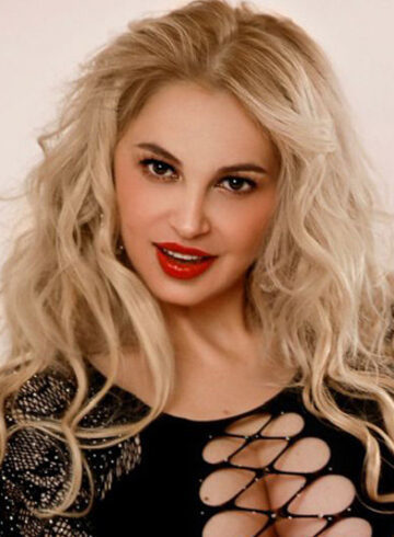 South Kensington blonde Aris london escort