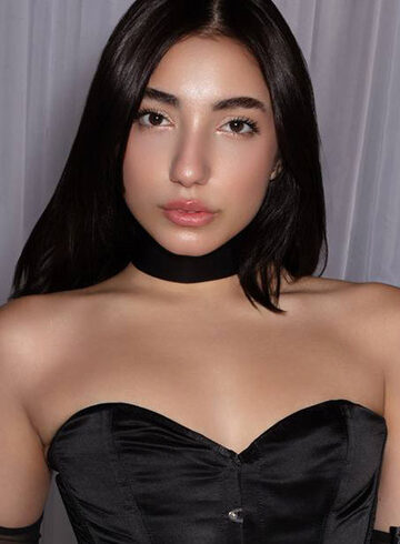 Edgware Road party-girl Baroque london escort
