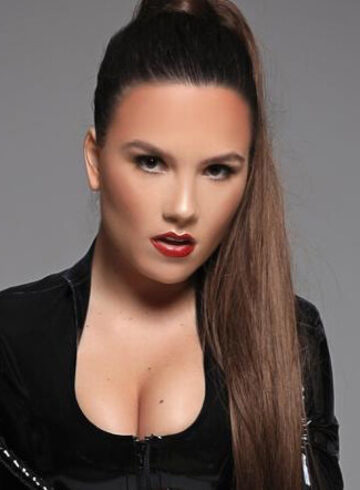 Kensington brunette Mistress Dakota london escort