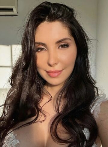 Mayfair party-girl Alyssa london escort