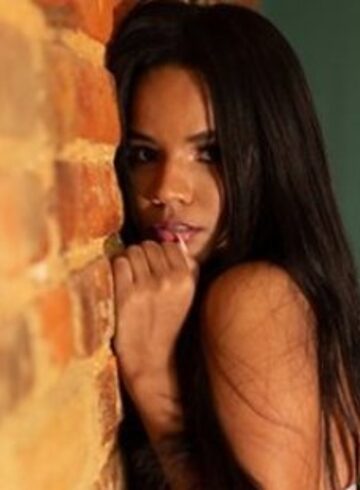 Outcall Only brunette Larissa london escort