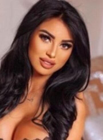 Outcall Only party-girl Amira london escort