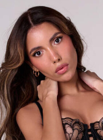 Central London brunette Prada london escort