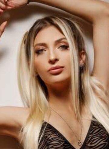 Marble Arch blonde Lolita london escort