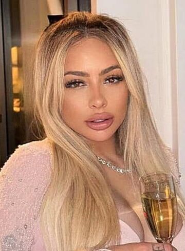 Central London party-girl Cozy london escort