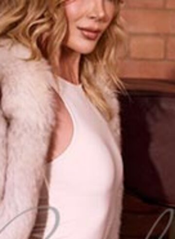 Chelsea 400-to-600 Lea london escort