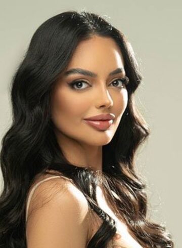 South Kensington brunette Darcella london escort