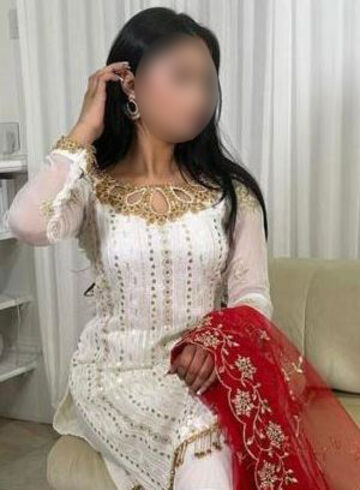 Chelsea party-girl Sakina london escort