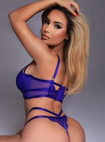 Marble Arch blonde Aria london escort