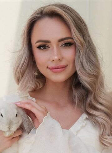 Canary Wharf party-girl Iulia london escort
