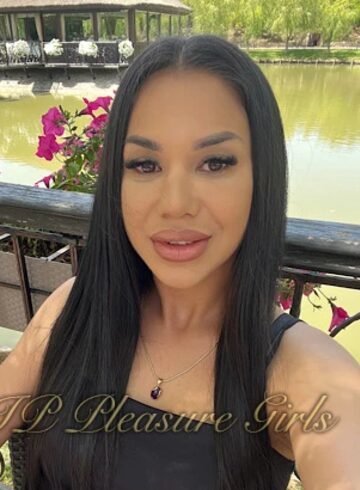 Earls Court busty Kiera london escort
