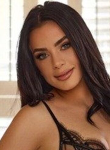 Notting Hill party-girl Bonnie london escort