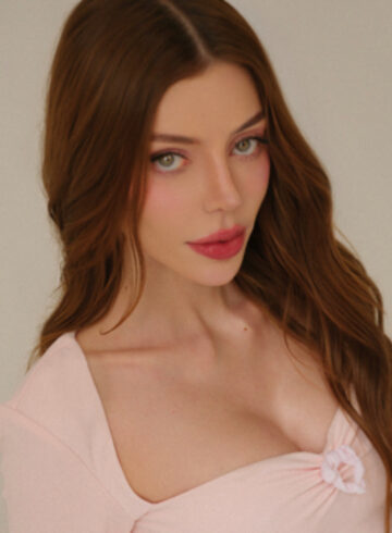 Mayfair brunette Simona london escort