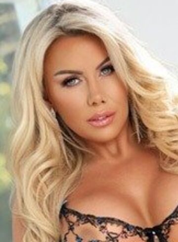 Chelsea party-girl Angelina london escort