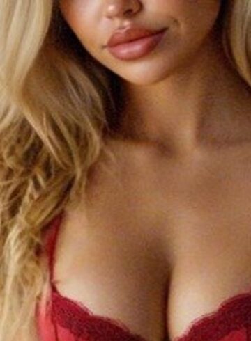 Earls Court busty Emily london escort