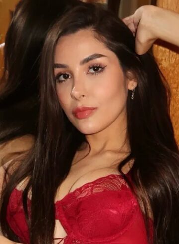 Kensington party-girl Esteva london escort