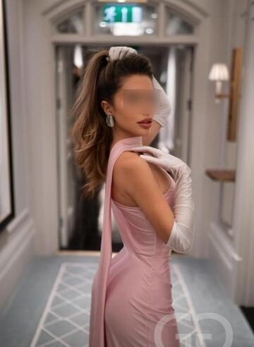 South Kensington petite Donatella london escort