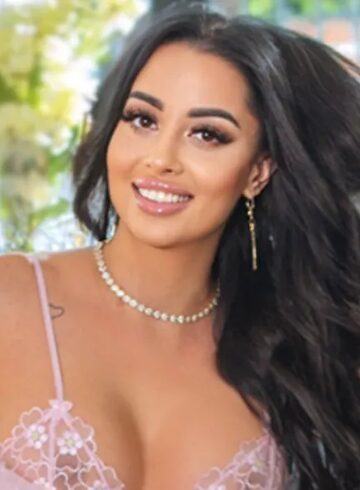 central london brunette Gia london escort