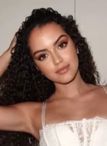 Notting Hill party-girl Latifa london escort