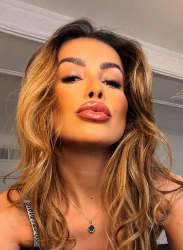 Marylebone party-girl Ozelia london escort