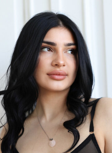 Earls Court 300-to-400 Emilia london escort