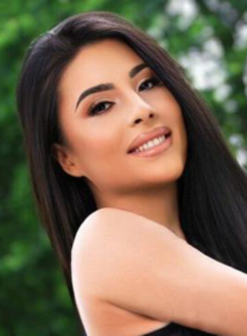 Marble Arch brunette Caitlyn london escort