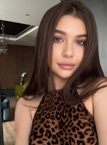 Kensington party-girl Miracle london escort
