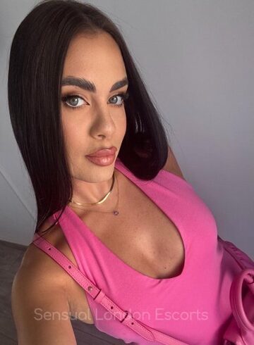 Notting Hill brunette Laura london escort