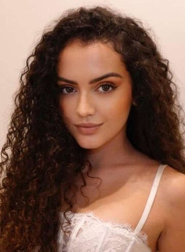 Kensington petite Latifa london escort