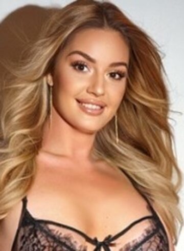 Mayfair blonde Nicki london escort
